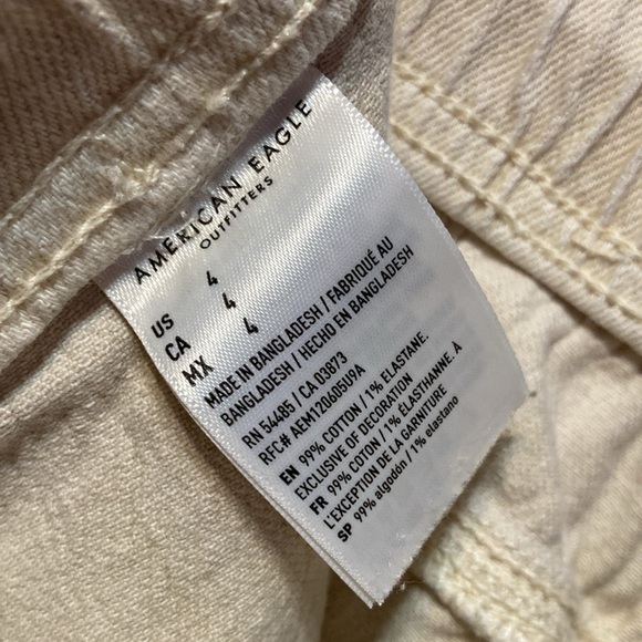American Eagle size 4 stretch cream denim roll hem shorts EUC 11182 - Picture 6 of 6